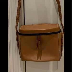 Beautiful golden tan leather bucket bag